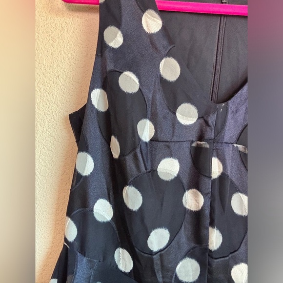 Ann Taylor Navy & White Polka Dot Chiffon Fit & Flare V-Neck Midi Dress 8 - Picture 7 of 10